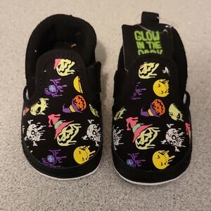 Vans Black Baby Walker Shoes with Playful Design